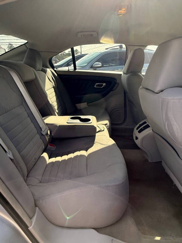 2012 Ford Taurus SE