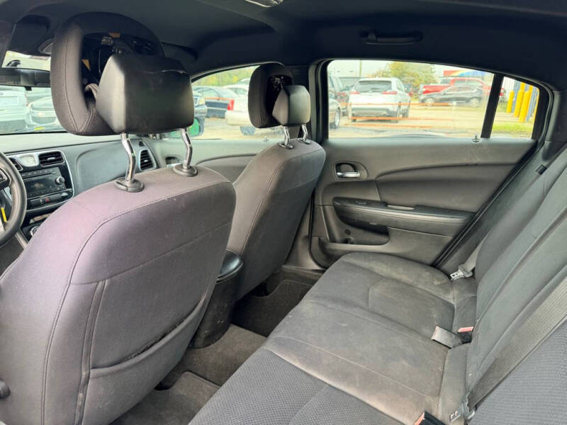 2013 Chrysler 200 LX