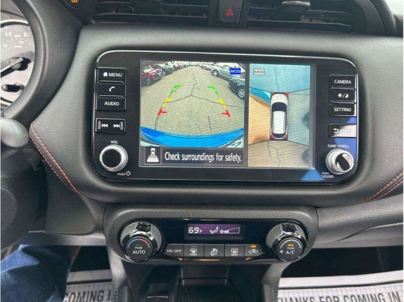 2023 Nissan Kicks SR