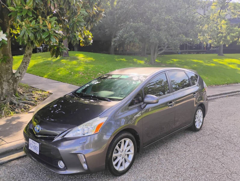 2014 Toyota Prius v Five