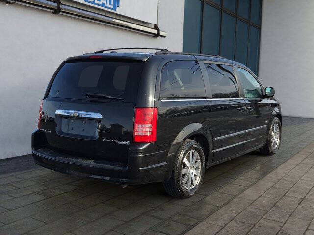 2009 Chrysler Town and Country Touring