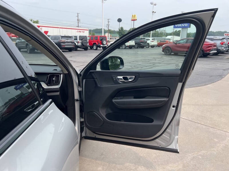 2025 Volvo XC60 B5 Plus Dark Theme