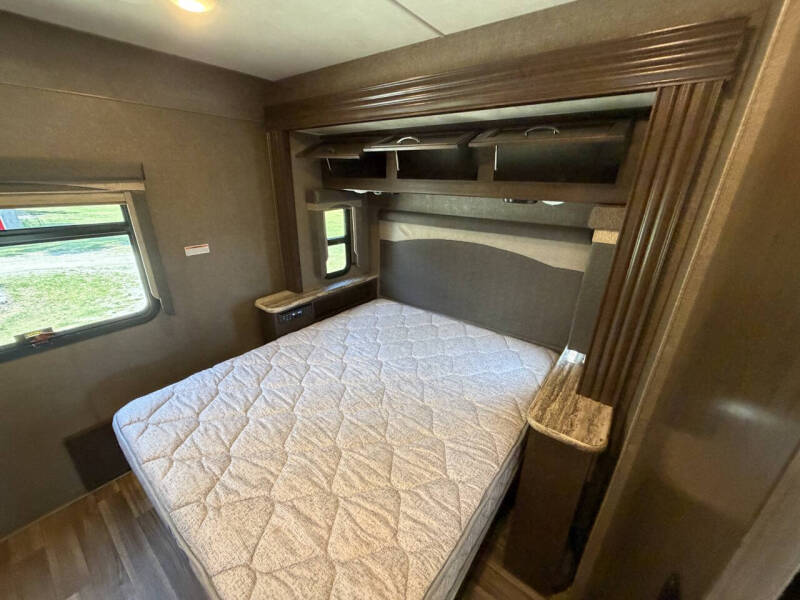 2018 Thor Motor Coach Ace 30.3
