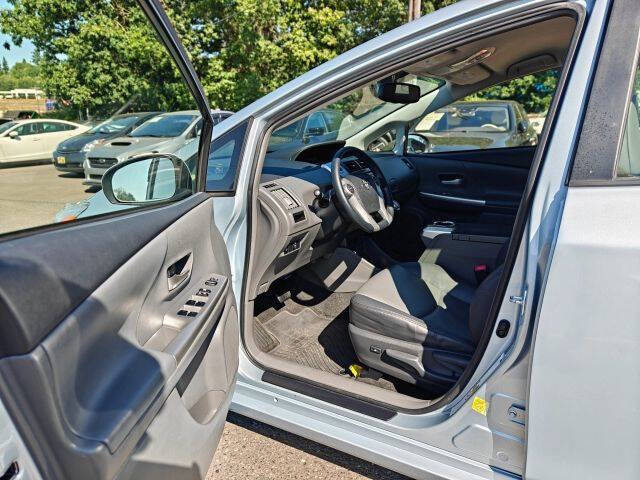 2013 Toyota Prius v Five