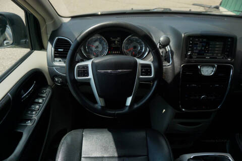 2016 Chrysler Town and Country Touring