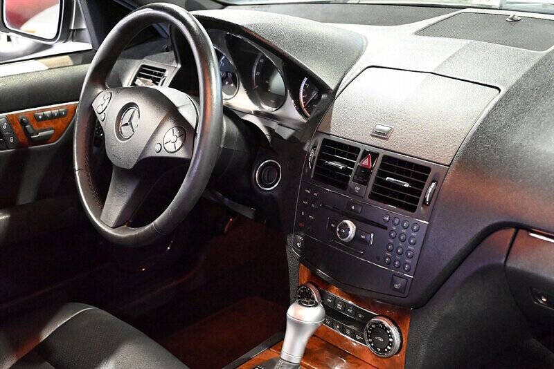 2009 Mercedes-Benz C-Class 25