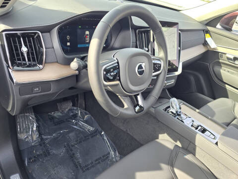 2025 Volvo XC90 B6 Core Bright Theme