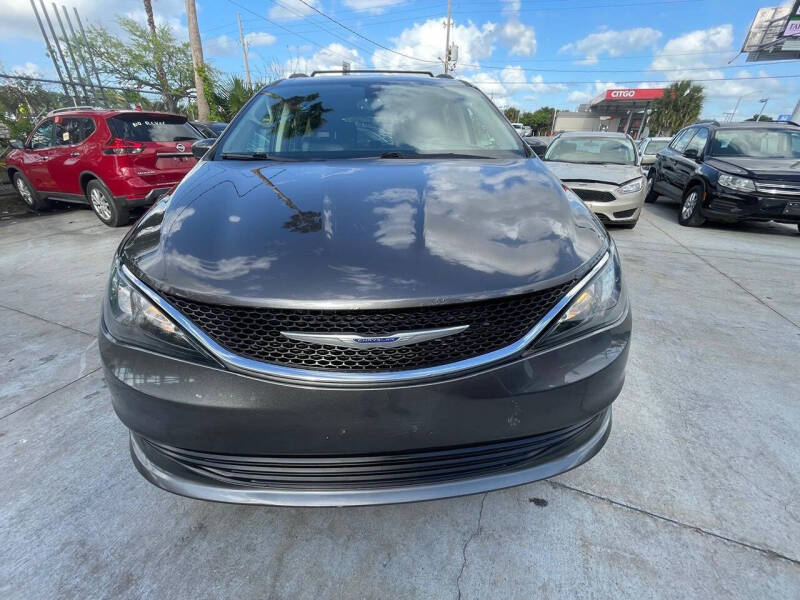 2020 Chrysler Voyager LXi