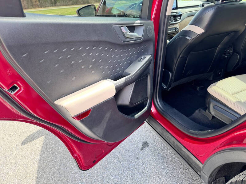 2020 Ford Escape Titanium