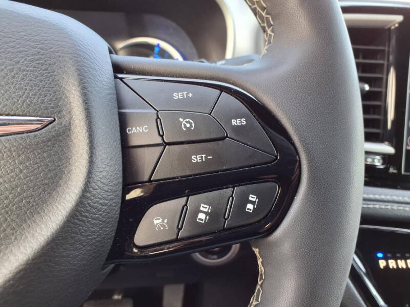 2024 Chrysler Pacifica Plug-In Hybrid Select