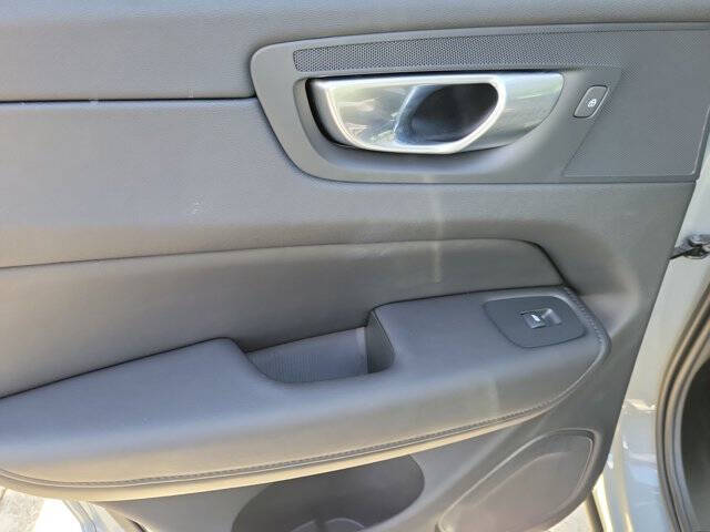 2024 Volvo XC60 B5 Plus Dark Theme