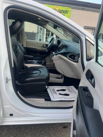 2022 Chrysler Pacifica Touring L