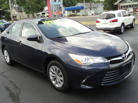 2015 Toyota Camry for sale at Dunlap Auto Deals in Elkhart IN