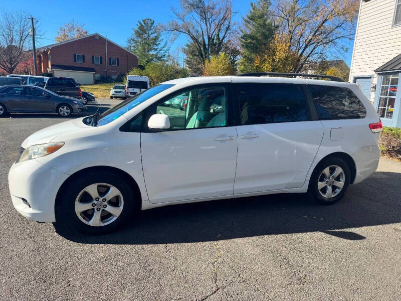 2011 Toyota Sienna LE 8-Passenger