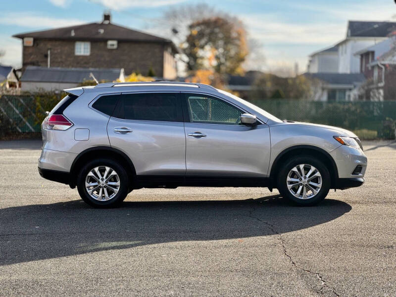 2014 Nissan Rogue SV photo 4