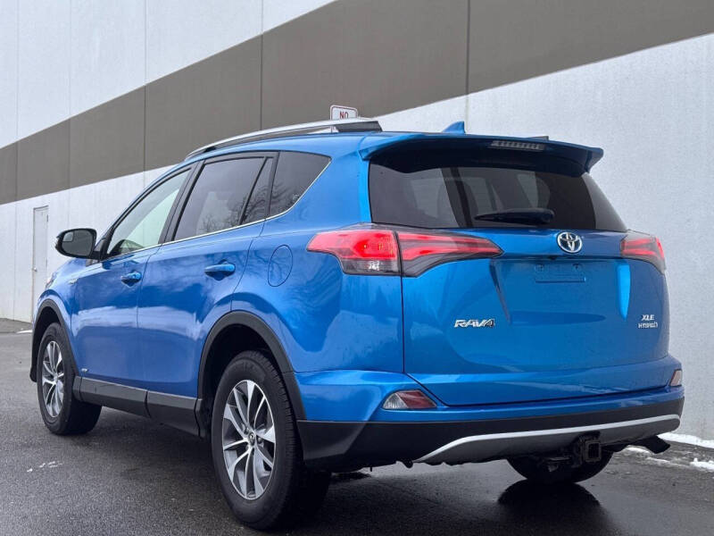 2017 Toyota RAV4 Hybrid XLE