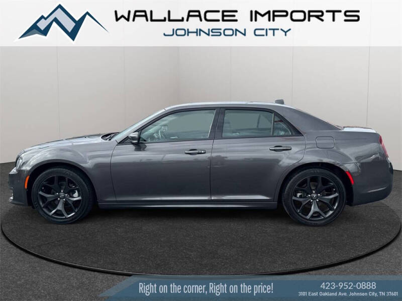 2022 Chrysler 300 Touring L's photo