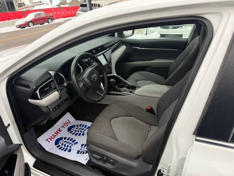 2019 Toyota Camry Hybrid LE