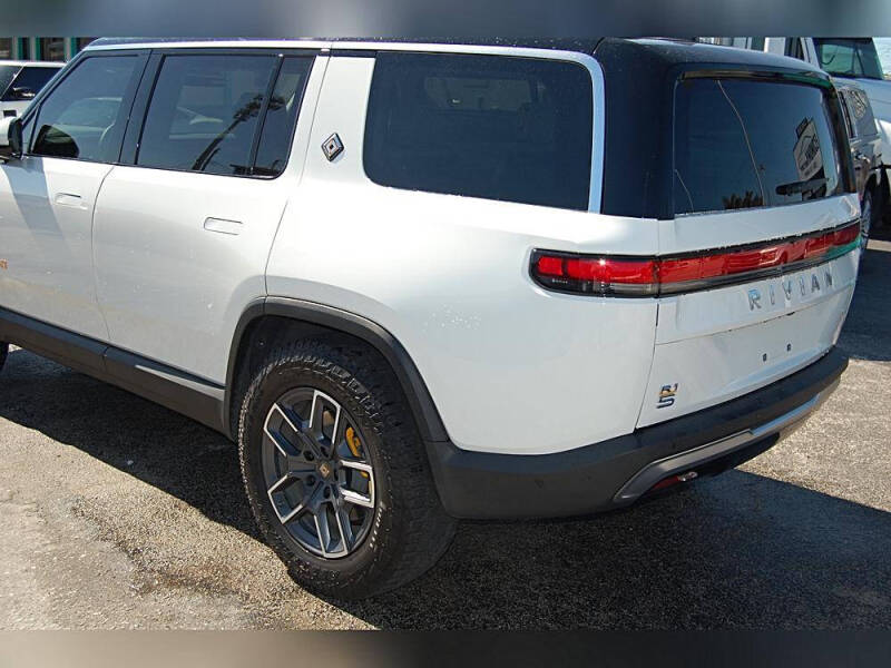 2023 Rivian R1S Adventure