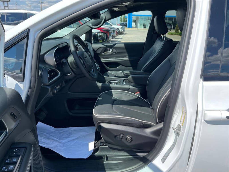 2027 Chrysler Pacifica Limited