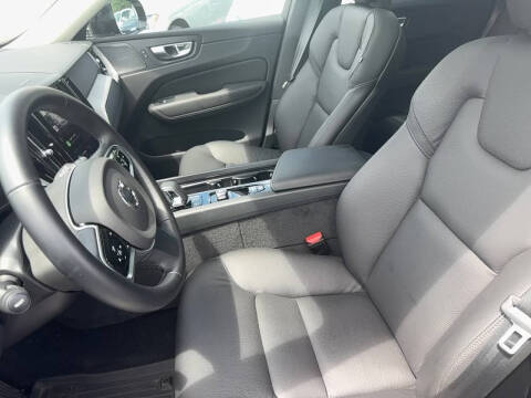 2025 Volvo XC60 T8 Plus Dark Theme