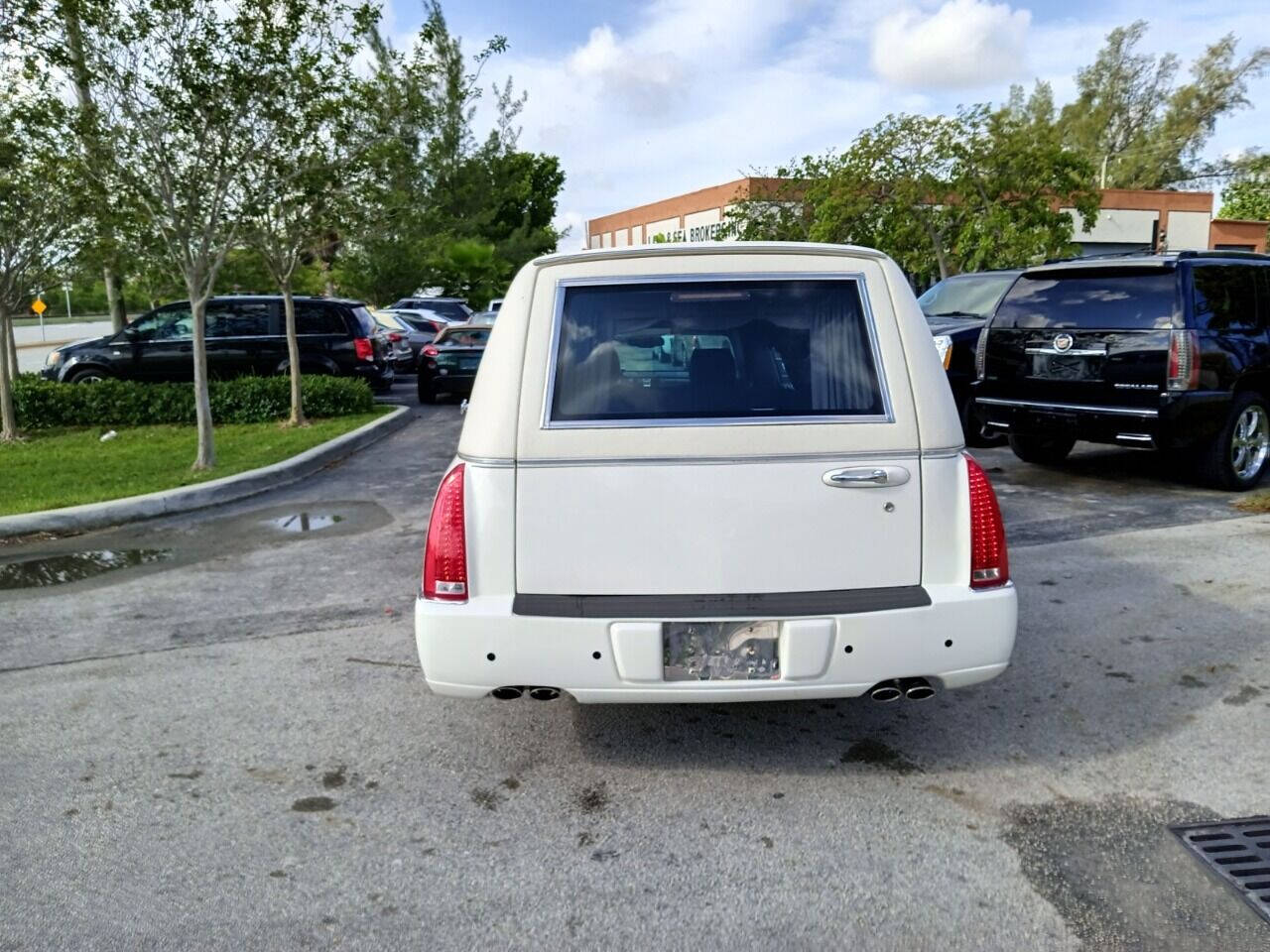2011 CADILLAC Professional Chassis Sedan - $28,950