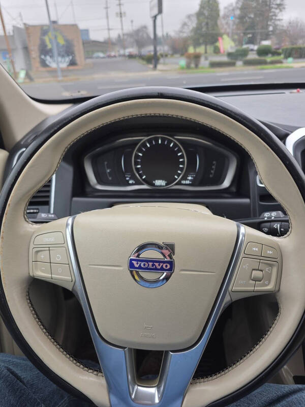 2016 Volvo XC60 T5 Drive-E Premier