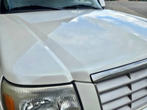 2004 Cadillac Escalade