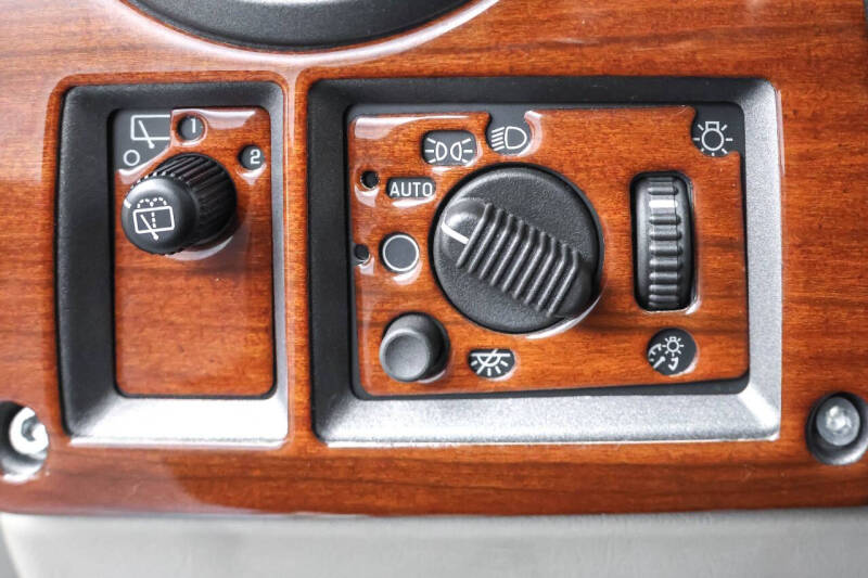 2003 HUMMER H2 Lux Series