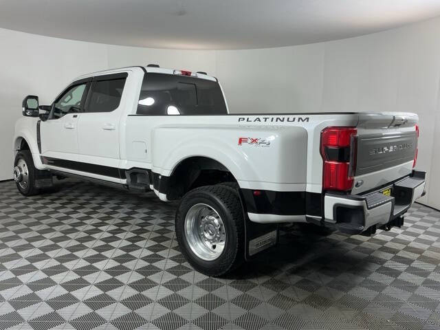 2025 Ford F-450 Super Duty Platinum