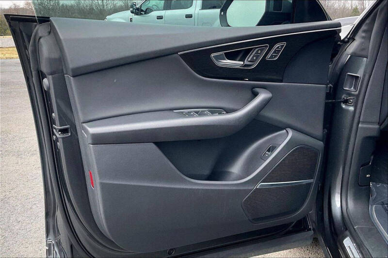 2020 Audi Q8 quattro Premium Plus 55 TFSI