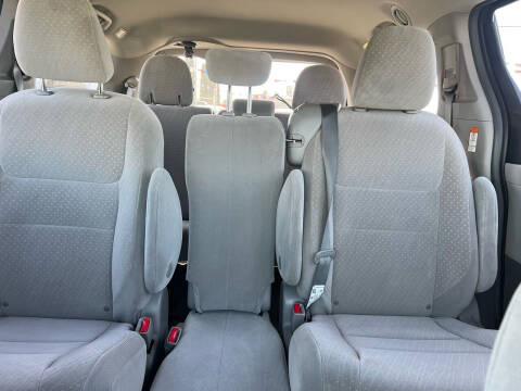 2018 Toyota Sienna LE 8-Passenger