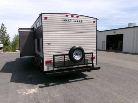 2018 Forest River Cherokee Grey Wolf 26dbh