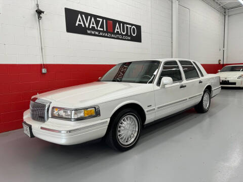 1996 Lincoln Town Car for sale at AVAZI AUTO GROUP LLC in Gaithersburg MD