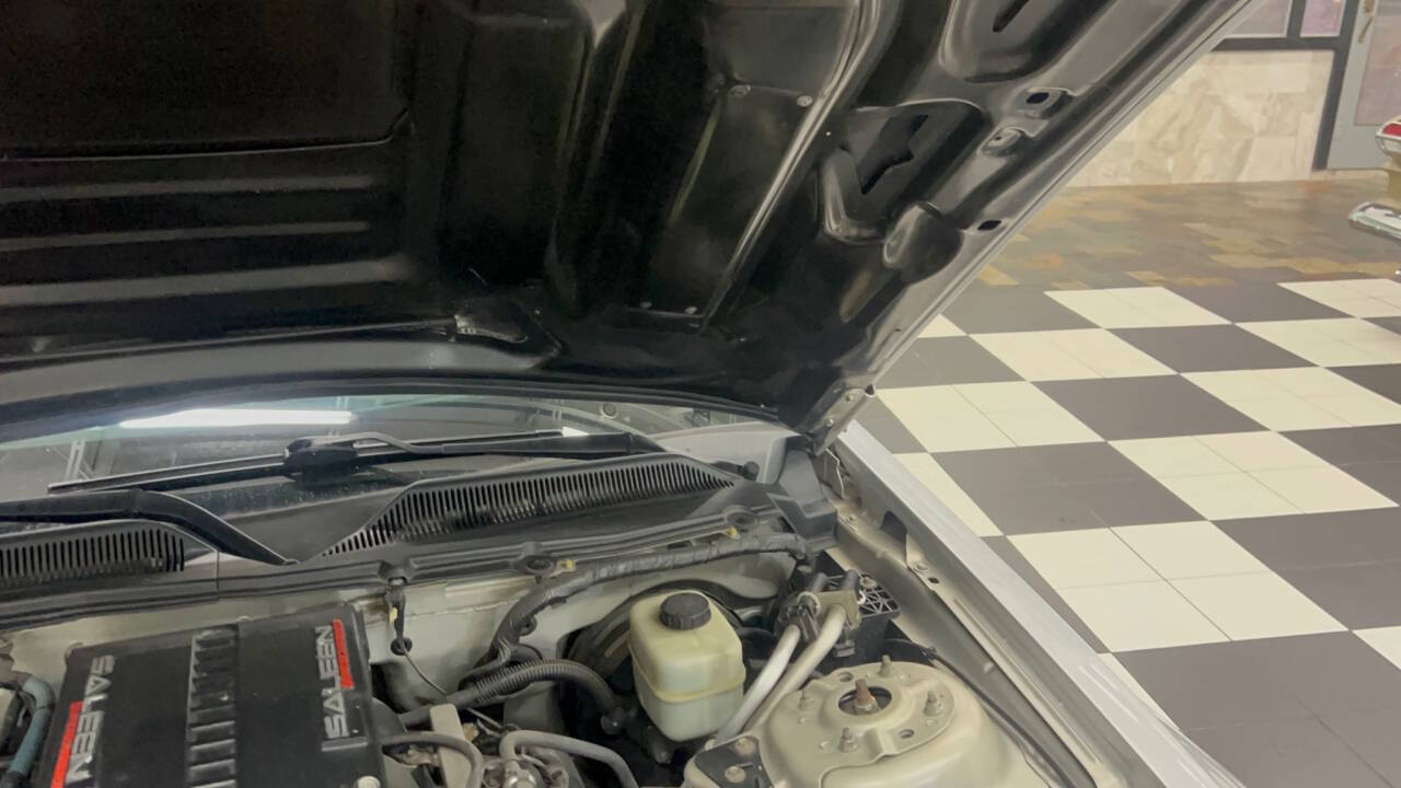 2006 Ford Mustang 36