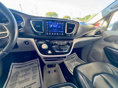 2017 Chrysler Pacifica Touring-L