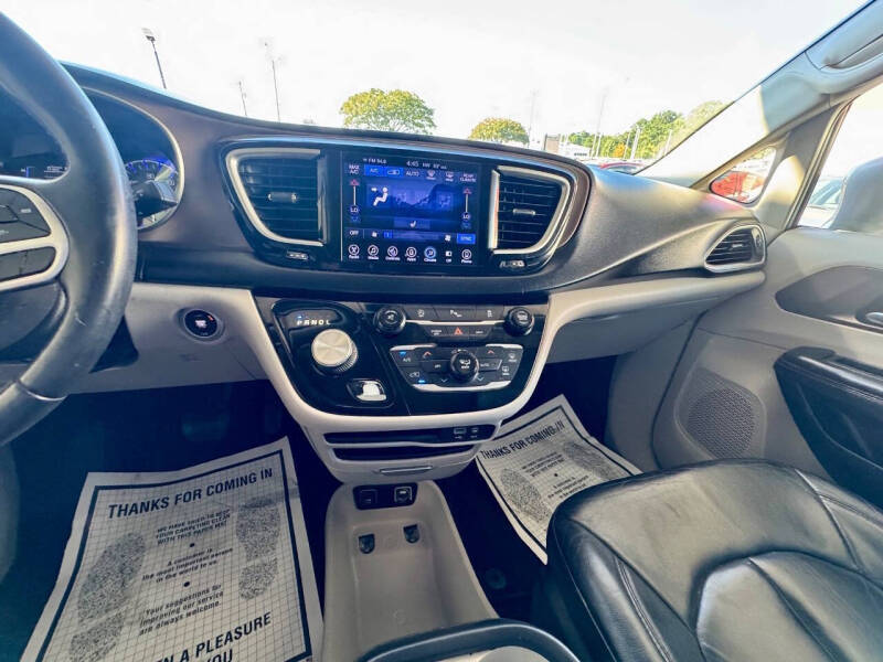 2017 Chrysler Pacifica Touring-L