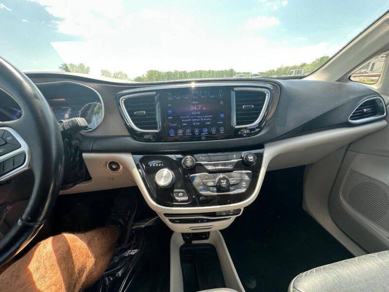 2017 Chrysler Pacifica Touring-L Plus