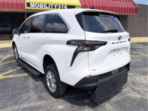 2026 Toyota Sienna LE 8-Passenger
