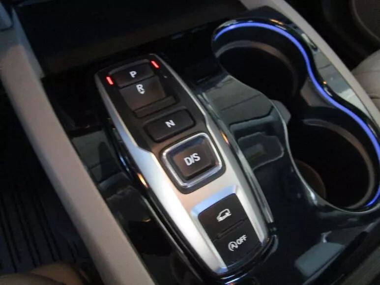 2020 Honda Pilot Touring w/Rear Captain's Chairs