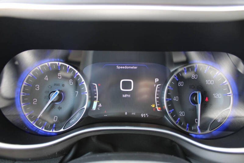 2027 Chrysler Pacifica Select