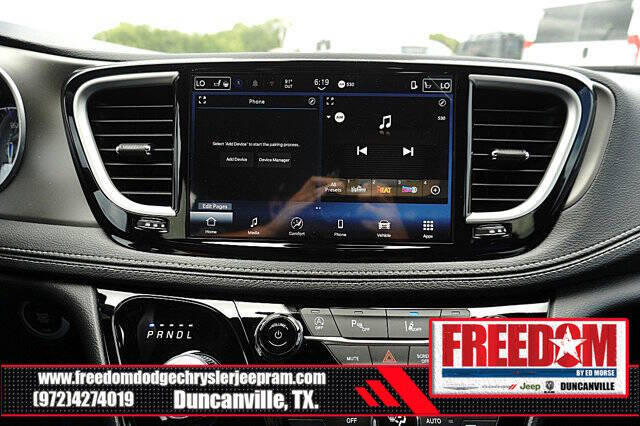 2027 Chrysler Pacifica Select