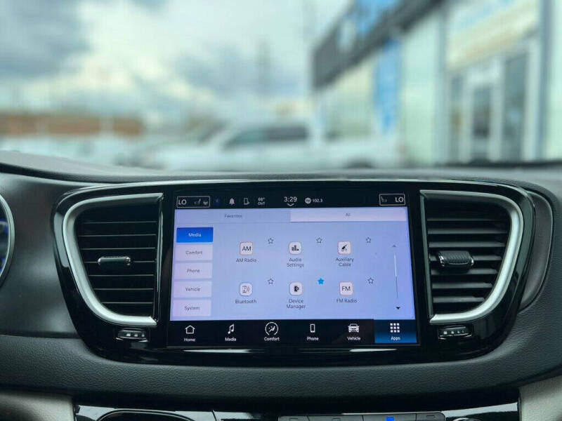 2024 Chrysler Pacifica Touring L