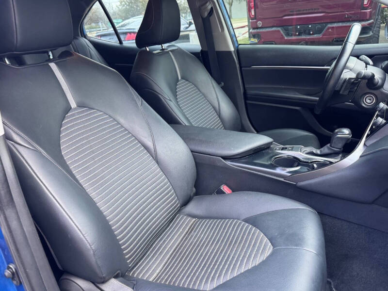 2020 Toyota Camry SE