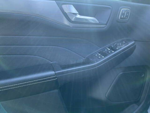 2022 Ford Escape Hybrid Titanium