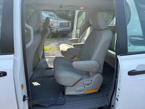 2011 Toyota Sienna Base 7-Passenger