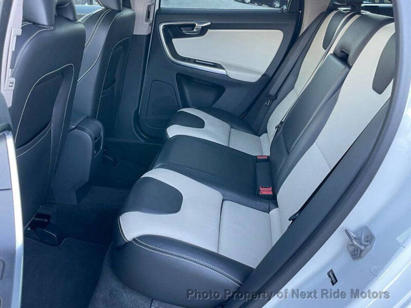 2017 Volvo XC60 T6 Dynamic