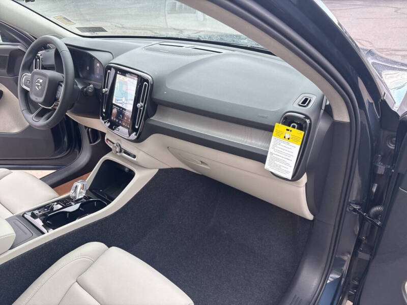 2026 Volvo XC40 B5 Plus