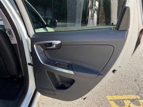 2016 Volvo XC60 T5 Drive-E Premier