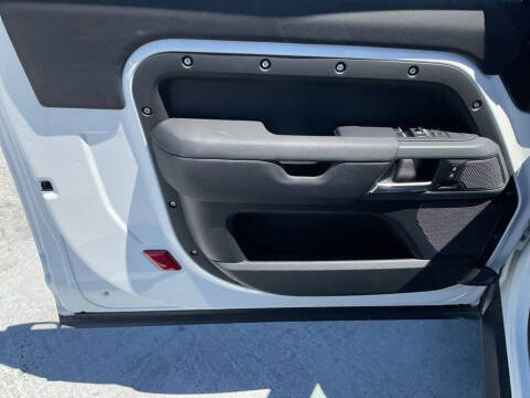 2024 Land Rover Defender 90 P400 X-Dynamic SE